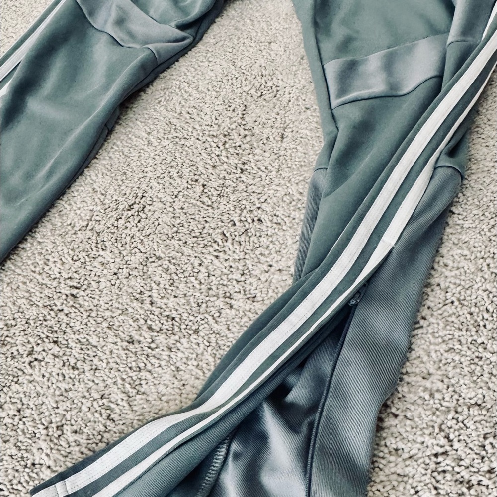 Adidas Tito 22 Track Pants with Tapered Fit and Iconic Stripes - Picture 4 of 5